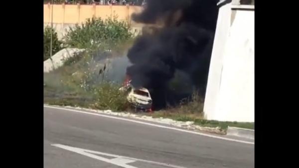 На ходу эвакуировался из горящего авто: видео